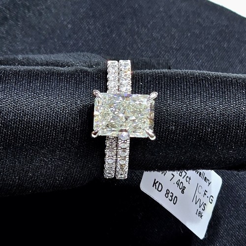 Twins Diamond (18k) weight (7.4)gr (3.87)crt (VVS-FG)L.G.D