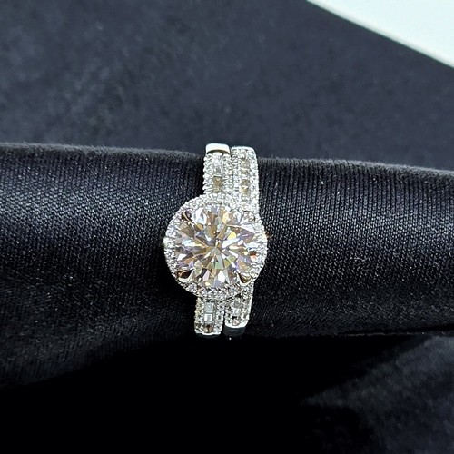 Twins Diamond (18k) weight (6.44)gr (2.51)crt (VVS-FG)L.G.D