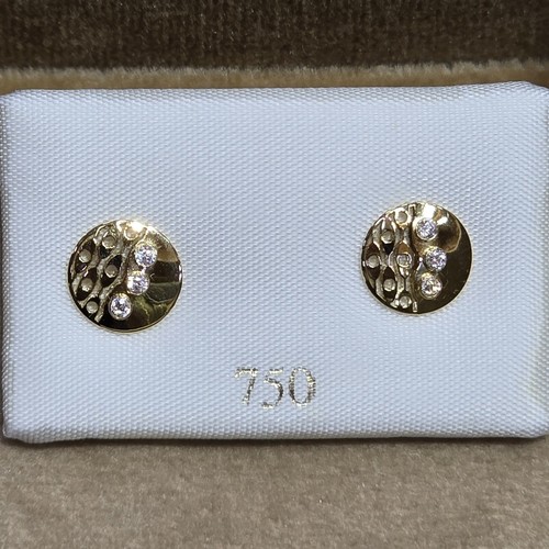 Earings Gold (18k) weight (0.4-0.7)gr safety Lock per piece