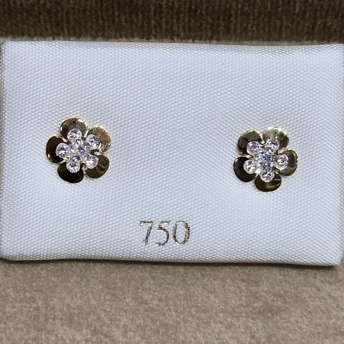 Earings Gold (18k) weight (0.4-0.7)gr safety Lock per piece