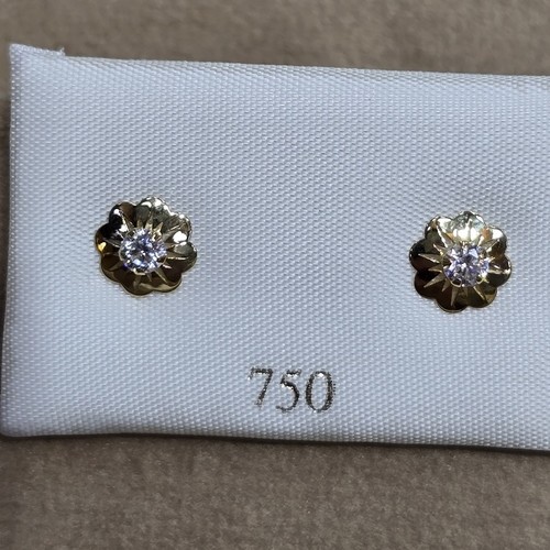 Earings Gold (18k) weight (0.4-0.7)gr safety Lock per piece