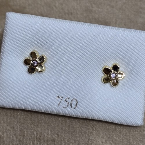 Earings Gold (18k) weight (0.4-0.7)gr safety Lock per piece