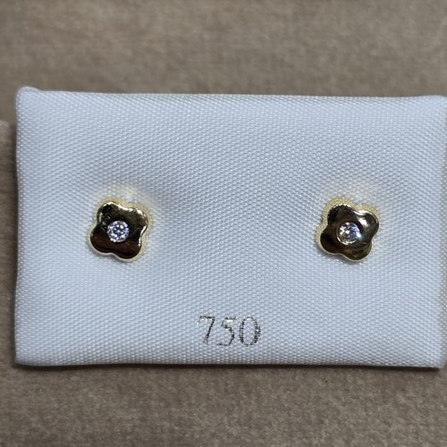 Earings Gold (18k) weight (0.4-0.7)gr safety Lock per piece