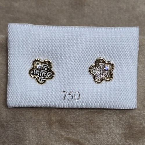 Earings Gold (18k) weight (0.4-0.7)gr safety Lock per piece