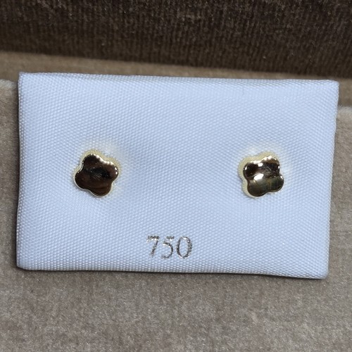 Earings Gold (18k) weight (0.4-0.7)gr safety Lock per piece