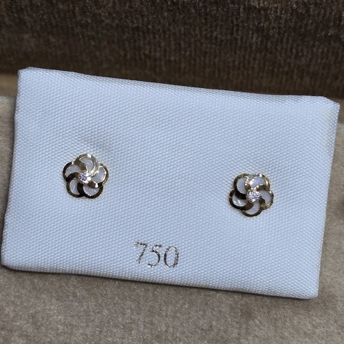 Earings Gold (18k) weight (0.4-0.7)gr safety Lock per piece