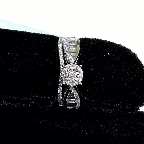 Twins Diamond (18k) weight (3.1)gr (0.17)crt (VVS-FG)L.G.D