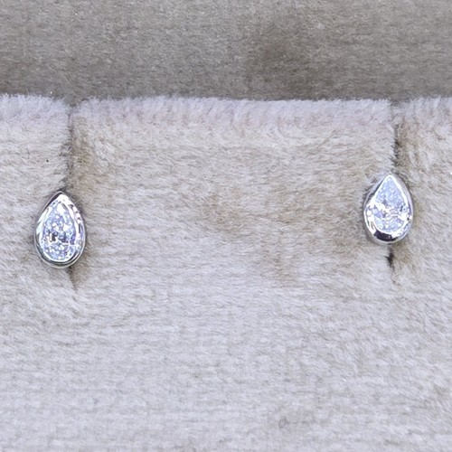 Earings Gold 18k(0.9)gr Diamond (0.10)crt VVS/EF L.G.D