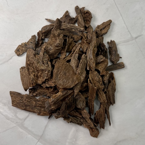 مالينو قديم - من الأعواد المميز بنكهتها الفخمه بانطلاقه سيلانيه فاخره وهذا مايميز بخور المالينو القديم ( تواجد النكهه السيلانيه ) كسر ثقيله ونقوه