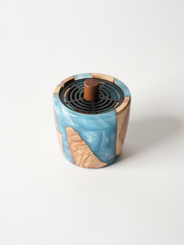 كلاسي سماوي بغطاء - صنع من خشب الزيتون والأبوكسي