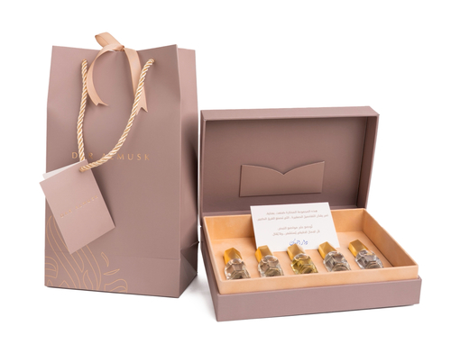 مسك كولكشن - مجموعة مختارة من أفضل أنواع المسك برائحة مميزه وجذابة لتناسب ذوقكم الرفيع. حجم الغرشة لكل نوع 1/4 توله