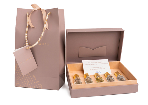 نقصة مسك - مجموعة مختارة من أفضل أنواع المسك برائحة مميزه وجذابة لتناسب ذوقكم الرفيع. حجم الغرشة لكل نوع 1/4 توله