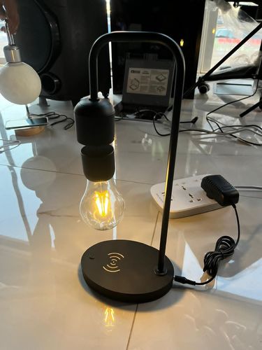 Desk lamp + wireless mobile charger