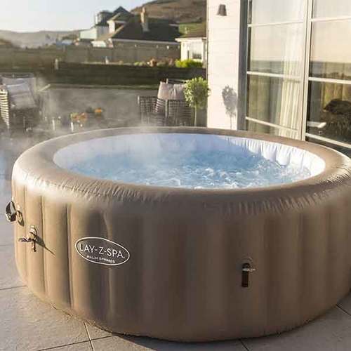 BESTWAY Lay-Z-Spa Palm Springs AirJet Hot Tub, 196 x 71 cm – 60017 - Fitting up to 6 people, you can entertain your family or friends in style with the Palm Springs AirJet™, and it’s a stylish addition to any outside space. The 140 AirJet™ Massage System makes unwinding as easy as stepping in.Size: 196 x 71 cm Filled Weight: 1,225kg (2,701lb) Water capacity (70%): 916 Litres (242 Gallons)