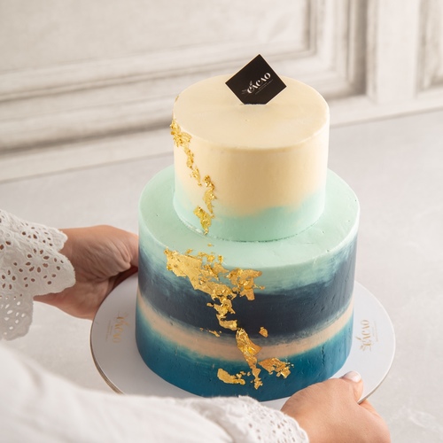 Blue cake - Half chocolate half rev velvet good for 6-8 person