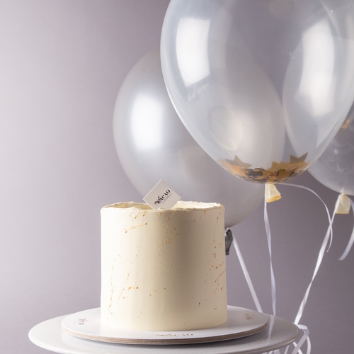 white cake - Red velvet and chocolate cake without balloons Good for 4 to 6 person