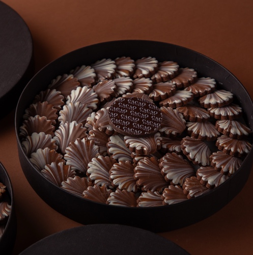 large biscuit box - 127 pisces