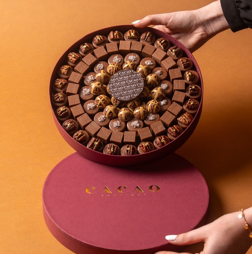 maroon B box 2 - Pecan pie , salted caramel , cage