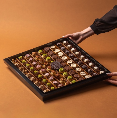 big box goriba and petitfour - 81 pisces chocolate petitFour and goriba