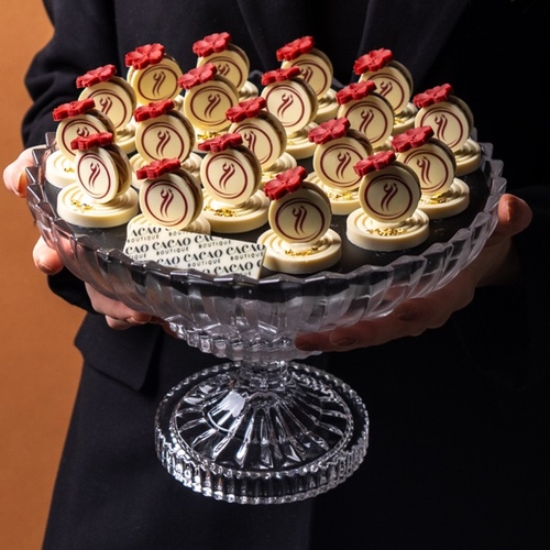 كاكاو بوتيك جندويا طباعه - 🔴الطلب ياخذ ٢٤ ولا يوجد طلب التوصيل بنفس اليوم 🔴 طباعه خاصه لوقو مناسباتكم الخاصه الورده ممكن تغير لونها الى لون مقارب للوقو الخاص بكم الحشوه جندويا مزين بورده و ورق ذهب بعد اعتماد الطلب عن طريق الموقع سوق يتم التواصل معاكم من قبل فريق كاكاو بوتيك لطباعه الخاصه  اقل مده للتصميم و الطلب ٢٤ ساعه ولا يوجد طلب وطباعه بنفس اليوم