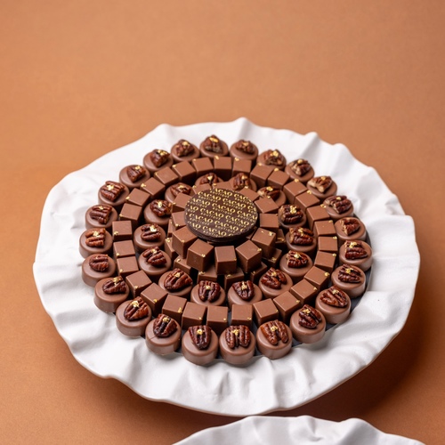 pecan tray - 750 جرام&nbsp; بيكان باي وجندويا&nbsp; اكثر من ٧٠ حبه كاكاو