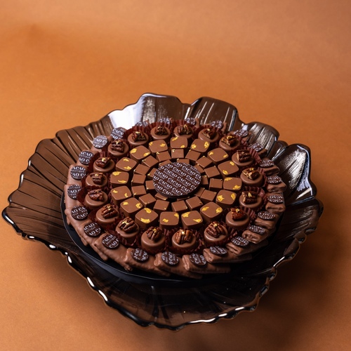 silver tray - كريب ، بيكان باي ، ويفر وميني جندويا&nbsp; صينيه من اربع انواع&nbsp;كيلو ١.٢٠٠&nbsp;اكثر من ٨٠ حبه