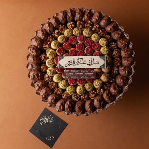 goriba and biscuit ramdan tray - ثلاث انواع من الغريبه بيكان ، بستاشيو و رازبيري .&nbsp; بسكوت مع الكراميل والمكسرات