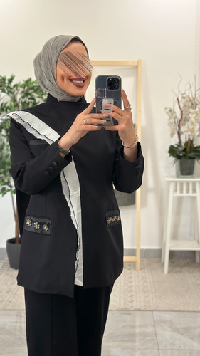 جاكيت اسود