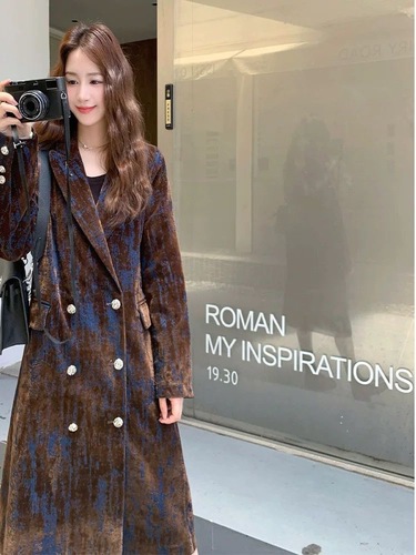 جاكيت بني ازرق