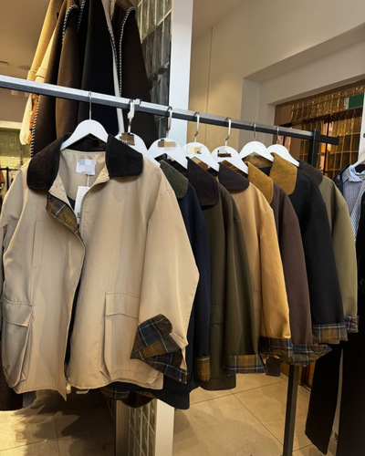 جاكيت بألوان مختلفه