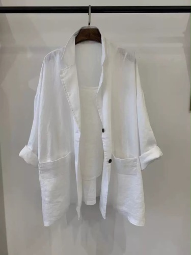 جاكيت ابيض