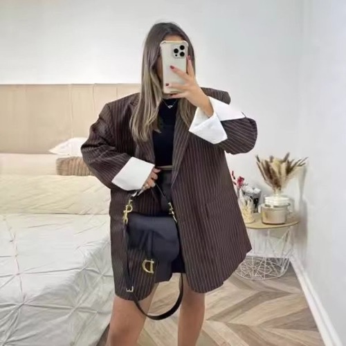 جاكيت مخطط بني