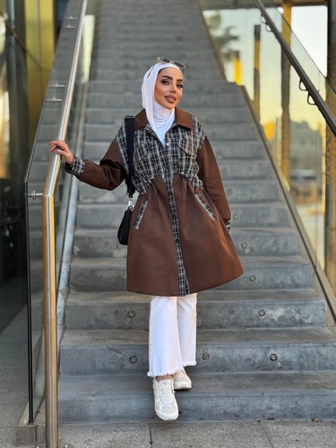جاكيت بني مبكر