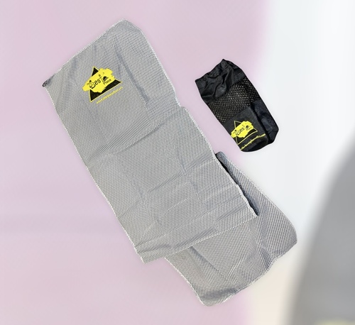 THE BEST PLACE - COOLING TOWEL WITH BAG -GRAY - COOLING TOWEL WITH BAG -GRAY
 Cooling pad, gray color, with a bag placed in wet and cold snow made of polyester to wipe the face and hands, giving more comfort and relaxation:  Advantages ..  No matter the temperature, the towel remains cool  Removes body heat  Perfect for any outdoor activity  Sunscreen and UV harms  - Light weight