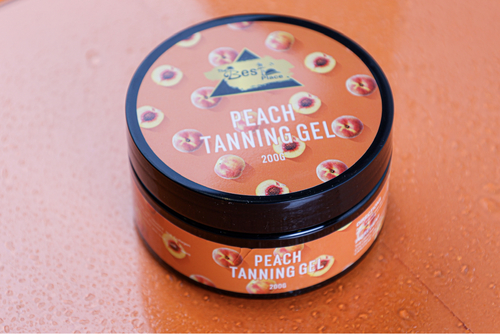 THE BEST PLACE - Peach tanning gel butter - Peach tanning gel butter gives a quick fast body bronze tint from the first use  Its ingredients are 100% natural, very high moisturizing, with vitamin C, aloe vera oil, cocoa seed oil, coconut oil, shea butter, argan and vitamin E 200 gm  How to use :wet your body first then apply the oil on your body keep it under the sun 30 minor 40 then wet your body and replay the steps  Size 200 gm