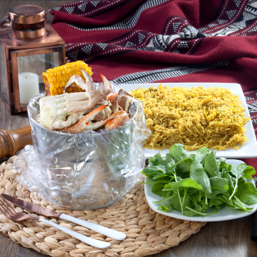 Seafood Basket With White Sauce - Served on a special lunch and dinner way consisting  of oyster shrimp, served with a meal and rocca.