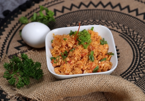 EGG SHAKSHUKA - EGG TOMATO PARSLEY OIL