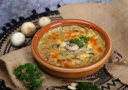 HAMSA HALLOUM W/ MUSHROOM - HALLOUM CUBE,MUSHROOM.ONION,GARLIC,BUTTER,CREAM,FRENCH SAUCE BLACK PEPPER,