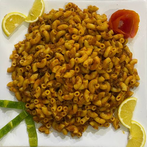 makarunah altayibin - مكرونة ولحمه مفرومة ومعجون طماطم مع صوص احمر وبهارات متنوعة وصوص حار خارجي