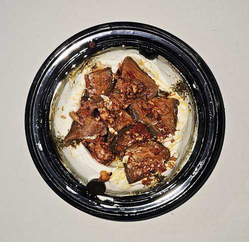 مكدوس باللبنة