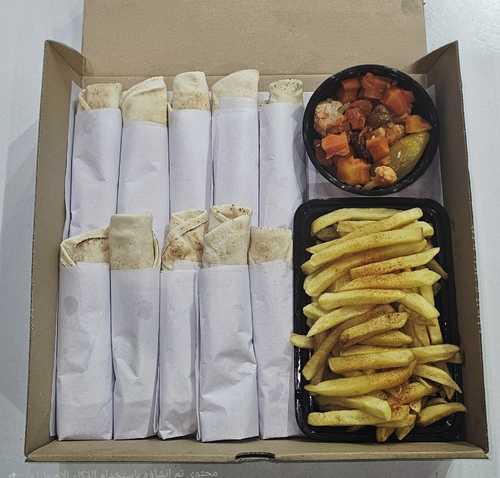 بوكس سندويشات الدوام - 2فلافل بطاط وسلطة-2حمص لحم-2حلوم طماطم مع بطاط-2زهرة بطاط مع سلطةخضرة-2بيض بالجبنة مع خس-ماعون شيبس بطاط-ماعون مخلل