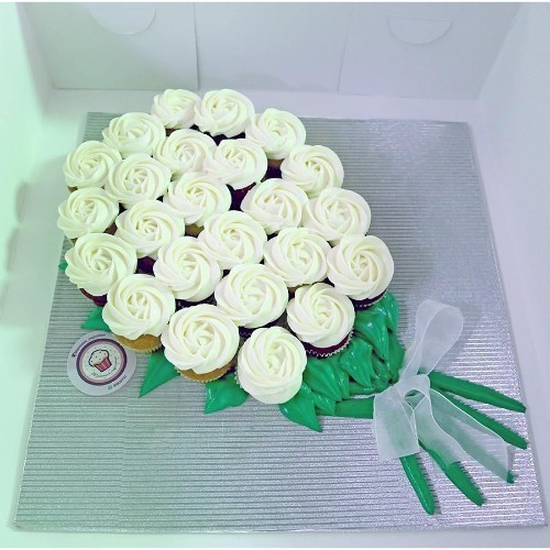 White mini flowers - 2 Dozens 

Mini cupcakes Please keep your writing that you want on the board in the box below