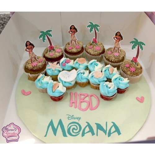 Moana - Mini cupcakes + big cupcakes Please keep your writing that you want on the board in the box below