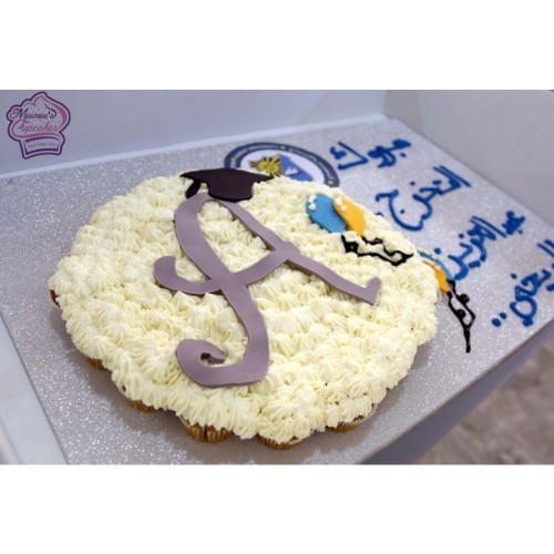 Graduation letterKuwait university - Mini cupcakes Please keep your writing that you want on the board in the box below