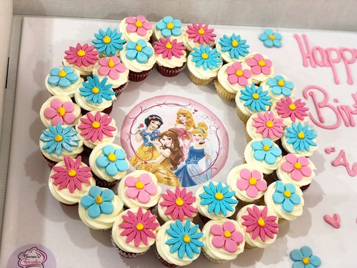 Disney Princess with Flowers - 3 Dozens mini cupcakes Please keep your writing that you want on the board in the box below