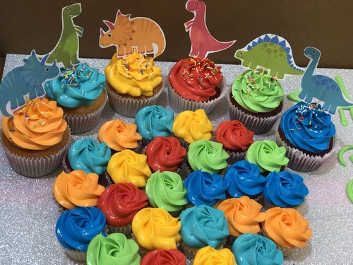 Dinosaurs - Big cupcakes + Mini cupcakes Please keep your writing that you want on the board in the box below