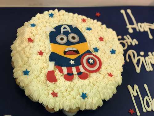 Minions Captain America - Mini cupcakes Please keep your writing that you want on the board in the box below