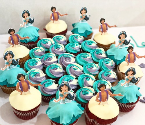 Aladdin & Jasmine - Big cupcakes +mini cupcakes Please keep your writing that you want on the board in the box below