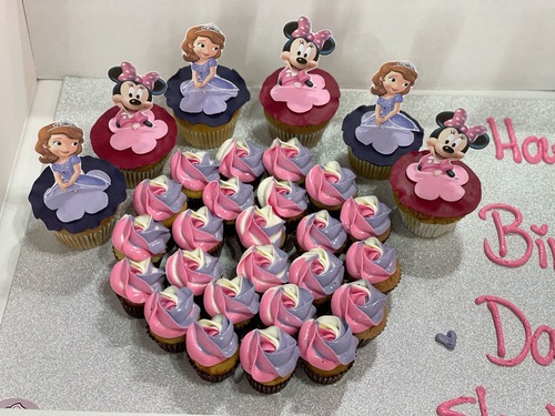 Sofia & Minnie Mouse - Big Cupcakes + Mini Cupcakes Please keep your writing that you want on the board in the box below