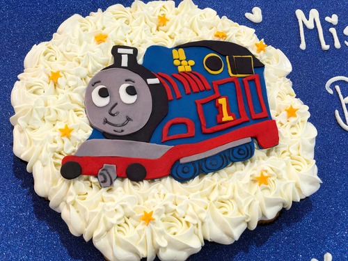 Thomas the train - mini cupcakes Please keep your writing that you want on the board in the box below